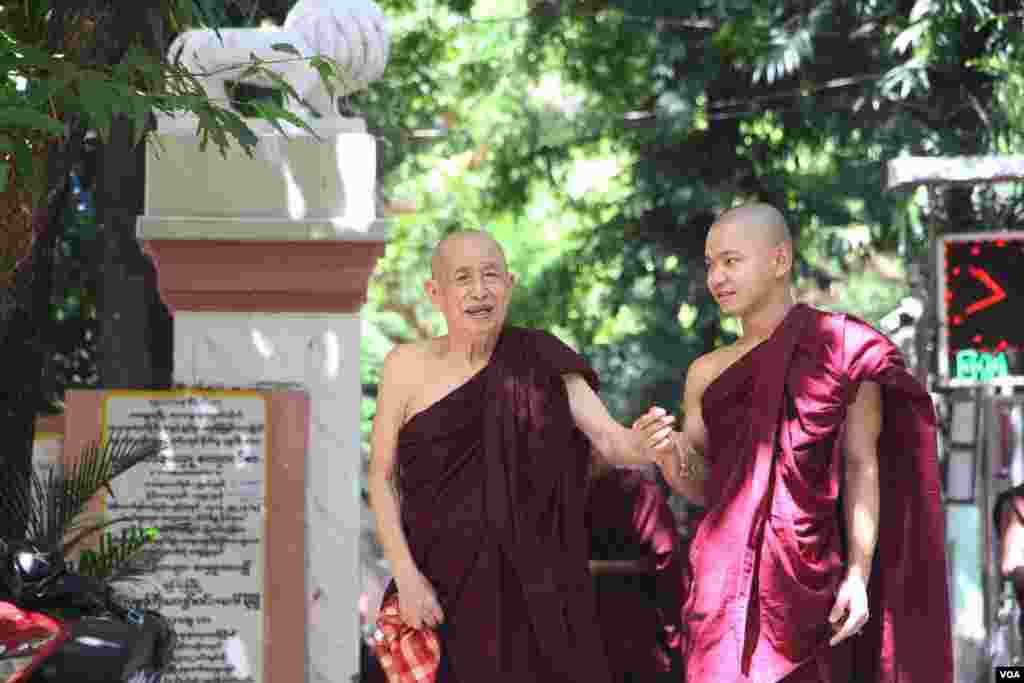 မန္တလေးမြို့ အထင်ကရ မဟာဂန္ဓာရုံ ကျောင်းတိုက်ကြီးရဲ့ ကိုဗစ်ကာလမြင်ကွင်း။ (သြဂုတ် ၂၈၊ ၂၀၂၀)