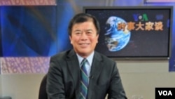 吴振伟议员参加诺奖典礼后接受美国之音电视采访(美国之音方远拍摄)