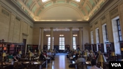 哈佛大学威德纳图书馆参考资料阅览室(资料照)