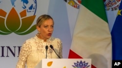 资料照片:2023年9月10日,在印度新德里举行的G20峰会期间,意大利总理梅洛尼在国际媒体中心的新闻发布会上发表讲话。(美联社)