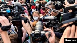 Nhà hoạt động Greta Thunberg đến dự hội nghị Youth4Climate ở Milan, Italy, vào ngày 28/9/2021.