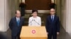 香港特首林郑月娥在记者会上讲话时,署理行政长官张建宗(左)和民政事务局局长刘江华(右)站在她身旁。(2019年9月5日)