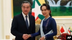 资料照:缅甸领导人昂山素季接见到访的中国外长王毅。(2019年12月7日)
