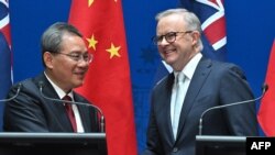 澳大利亚总理安东尼·阿尔巴尼斯(Anthony Albanese)与到访的中国国务院总理李强星期一(6月17日)在澳大利亚议会举行了会晤。(媒体联访照片)