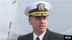 海军上校柯克是朱姆沃尔特号第一任舰长(美国之音黎堡拍摄)