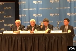 日本协会和美国外交政策全国委员会召开有关亚太力量平衡的研讨会,从左至右扎戈里亚、科萨、高原明生和任晓 (美国之音章真拍摄)