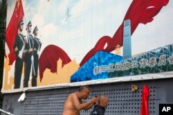 北京街头的宣传板宣扬保卫祖国(2016年7月27日)