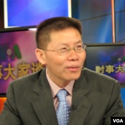 傅希秋博士接受美国之音电视采访(资料)