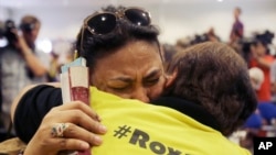 菲律宾总统候选人罗萨克斯的支持者因其败选而伤心(2016年5月10日)