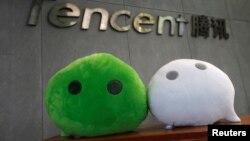 中国广州腾讯办公楼前的社交即时通讯软件微信的吉祥物。(2017年5月9日)