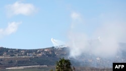 以色列军队在北部地区向黎巴嫩南部一个村庄发动攻击。(2024年1月14日)