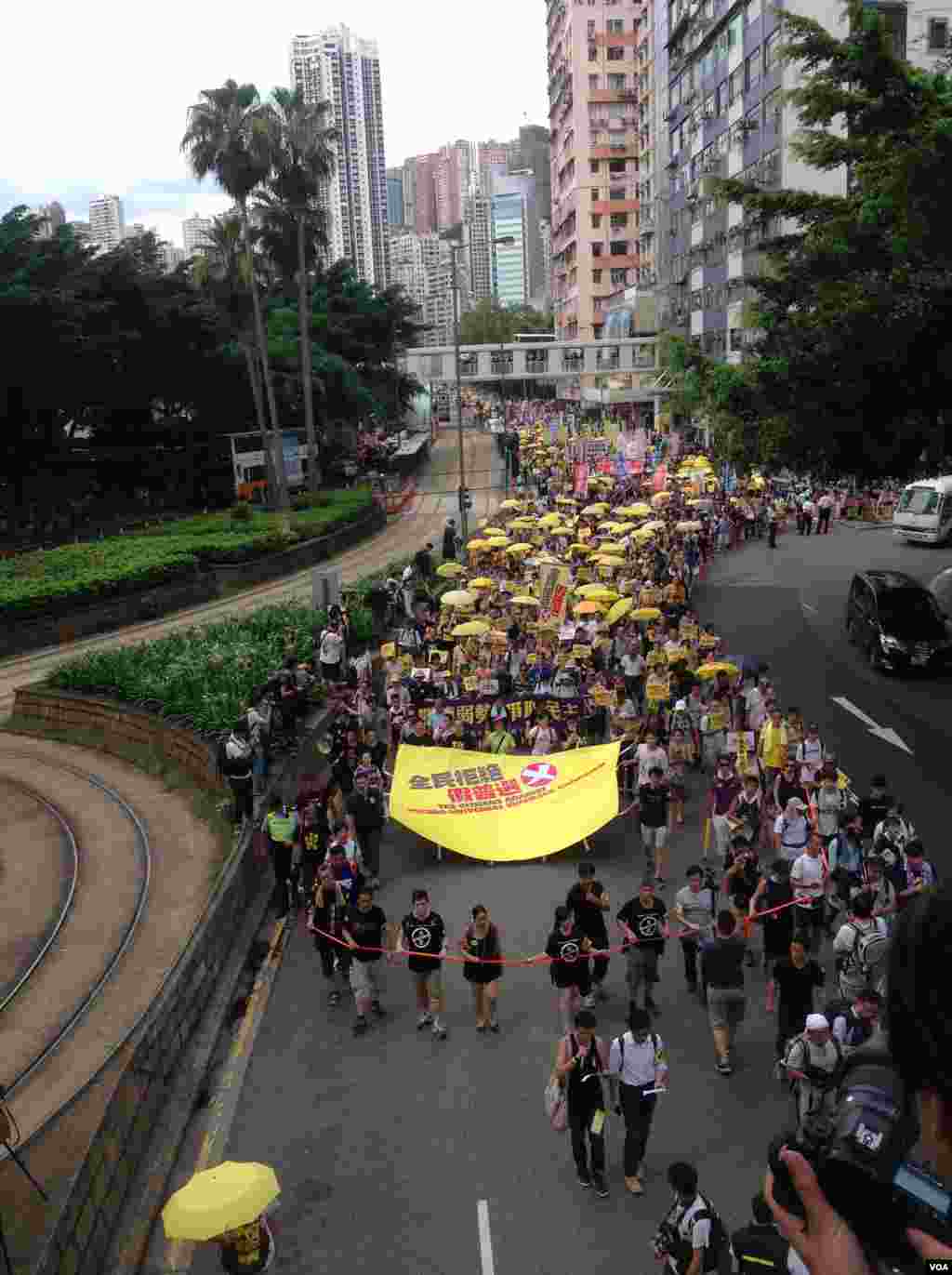 “全民拒绝假普选”滚动式游行集会6月14日在香港开启。(美国之音海彦拍摄)
