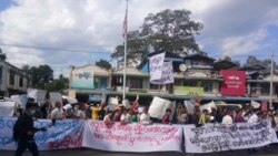 ဖမ်းဆီးခံ ကချင်တက်ကြွလှုပ်ရှားသူ ၃ ဦး လွတ်မြောက်ရေး မြစ်ကြီးနားမှာ ဆန္ဒပြ ဖမ်းဆီးခံ ကချင်တက်ကြွလှုပ်ရှားသူ ၃ ဦး လွတ်မြောက်ရေး မြစ်ကြီးနားမှာ ဆန္ဒပြ