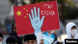 维吾尔人在土耳其伊斯坦布尔举行抗议活动。(2020年10月1日)