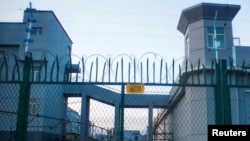 资料照:新疆达坂城一处拘留营外的围栏 (2018年9月4日)