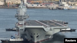 资料照:中国自制航母“山东舰”驶出大连港开始第九次海试(2019年11月14日)。