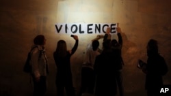 Відео із жертвами вбивств транслюють як бойовики, так і представники урядових установ. AP Photo/Kamil Zihnioglu