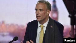 资料照:英国外相拉布在参加媒体电视访谈。(2021年5月2日)