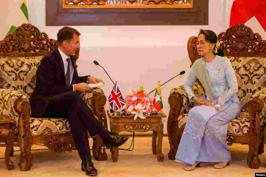 ဗြိတိန်နိုင်ငံခြားရေးဝန်ကြီး အတိုင်ပင်ခံနဲ့တွေ့ဆုံ  