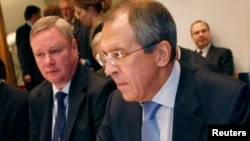 Володимир Титов (ліворуч)