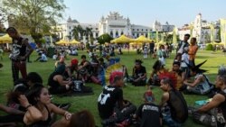 ကိုရိုနာဗိုင်းရပ်စ်ကြောင့် သင်္ကြန်ပွဲ ဖျက်သင့်သလား ... (စနေတိုက်ရိုက်လေလှိုင်း ဆွေးနွေးခန်း) ကိုရိုနာဗိုင်းရပ်စ်ကြောင့် သင်္ကြန်ပွဲ ဖျက်သင့်သလား ... (စနေတိုက်ရိုက်လေလှိုင်း ဆွေးနွေးခန်း)