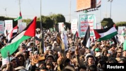 美国和英国对胡塞武装发动袭击后,胡塞武装支持者集会