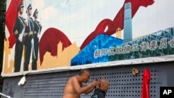 北京街头的宣传板宣扬保卫祖国(2016年7月27日)