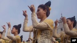 မှတ်တမ်းဓါတ်ပုံ- ၂၀၁၇ ဧပြီ ၁၃ တုန်းက ရန်ကုန်သင်္ကြန်ပွဲတွင် ရခိုင်ရိုးရာအကနှင့် ဖျော်ဖြေတင်ဆက်မှု
