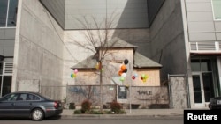 华盛顿州西雅图居民艾迪思.梅斯菲尔德拒绝搬迁而保留在新建的商业大楼之间的老房子(2015年3月13日)