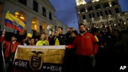 2018年10月31日厄瓜多尔政府外举行抗议。抗议者要求政府取消朱利安·阿桑奇的厄瓜多尔国籍。(资料照)