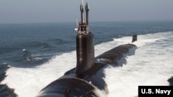 资料照片:未来将作为美国海军“南达科他”号(USS South Dakota)服役的弗吉尼亚级攻击核潜艇在大西洋海上试验期间浮出水面。(美国海军照片)