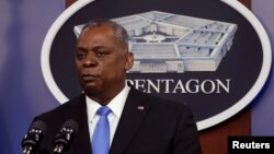 资料照片:美国国防部长奥斯汀在拜登总统访问五角大楼期间对国防部人员讲话。(2021年2月10日)