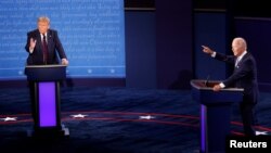 Tổng thống Cộng hòa Donald Trump và ứng viên của đảng Dân Joe Biden trong cuộc tranh luận bầu cử Tổng thống tối thứ Ba 29/9.
