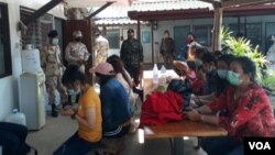 COVID- 19 အရေးပေါ်ကာလမှာ ထိုင်းဘက်ကို ခိုးဝင်လို့ ဖမ်းဆီးခံရတဲ့ ကျောင်းသားကျောင်းသူ မိသားစုများနဲ့ ရွှေ့ပြောင်းမြန်မာအလုပ်သမားများ