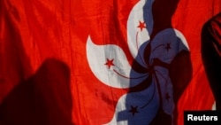 资料照:港人展示香港旗帜