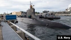 美国海军“康涅狄格”号核动力潜艇(USS Connecticut)2021年5月27日离开位于华盛顿州的一个军港前往印太地区执行任务(美国海军照片)