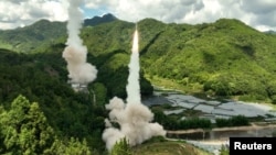 东部战区火箭部队进行常规导弹实弹训练(资料照:2022年8月4日)