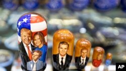 На архівному фото - російські матрьошки із зображеннями Дональда Трампа з дружиною та одним із синів в одному з туристичних магазинів біля Червоної площі в Москві, Росія, 22 січня 2020 р. AP Photo/Alexander Zemlianichenko