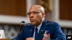 美国空军参谋长、空军上将布朗在国会参议院的一次听证会上作证。(美联社资料图)