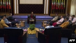 ၂၀၁၆ ဇူလိုင်လ ၁၇ ရက်နေ့က UNFC နှင့် နိုင်ငံတော်အတိုင်ပင်ခံပုဂ္ဂိုလ် ဒေါ်အောင်ဆန်းစုကြည်တွေ့ဆုံ