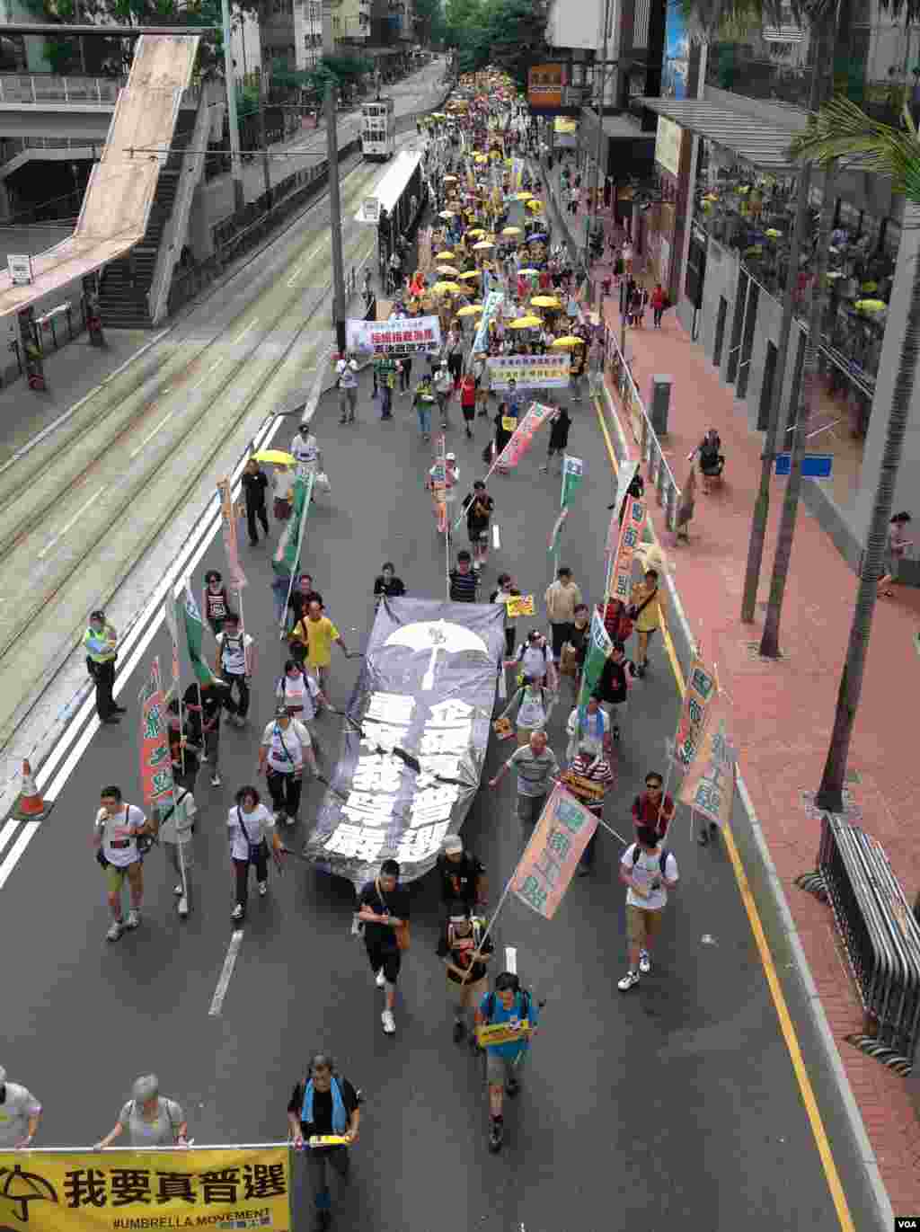 “全民拒绝假普选”滚动式游行集会6月14日在香港开启。(美国之音海彦拍摄)