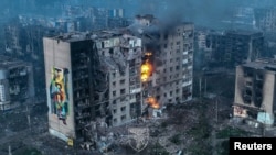 鸟瞰图显示前线城镇巴赫穆特的破坏情况。