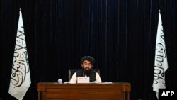 塔利班发言人穆贾希德在喀布尔的一次记者会上讲话。(2021年9月7日)