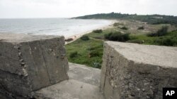 资料照:与中国大陆只有三公里之隔的金门防御工事及滩头地雷阵。(2007年9月27日)