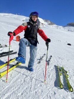 人在奥地利因斯布鲁克市的台湾滑雪教练李永德