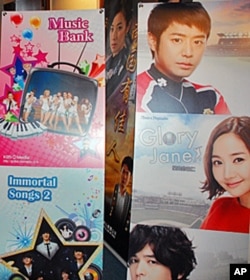 台北电视节展览一角,韩国、北京和江苏影视作品海报