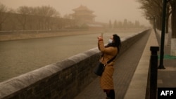 北京又遭沙尘暴袭击。(2021年3月15日)