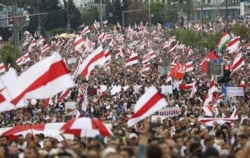 白俄罗斯抗议者在明斯克集会。(2020年9月6日)