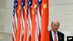 آنتونی بلینکن در حضور همسرش ایوان و مقابل معاون رئیس جمهوری آمریکا برای کسب سمت وزارت خارجه آمریکا سوگند یاد کرد.