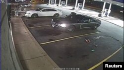 警察在密苏里州圣路易斯郊区开枪打死一名携带武器的黑人男子